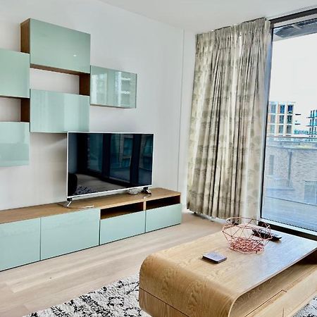 Luxury 2 Bedroom 2 Bathroom Apartment - London City Airport Екстер'єр фото