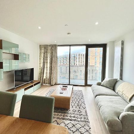 Luxury 2 Bedroom 2 Bathroom Apartment - London City Airport Екстер'єр фото