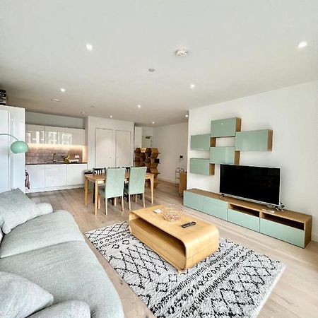 Luxury 2 Bedroom 2 Bathroom Apartment - London City Airport Екстер'єр фото