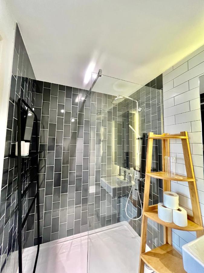 Luxury 2 Bedroom 2 Bathroom Apartment - London City Airport Екстер'єр фото