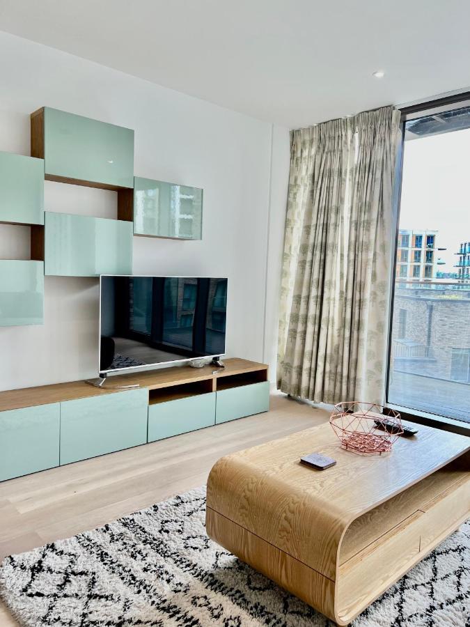 Luxury 2 Bedroom 2 Bathroom Apartment - London City Airport Екстер'єр фото
