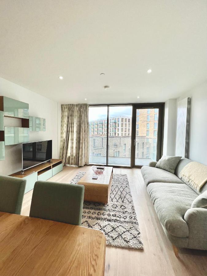 Luxury 2 Bedroom 2 Bathroom Apartment - London City Airport Екстер'єр фото