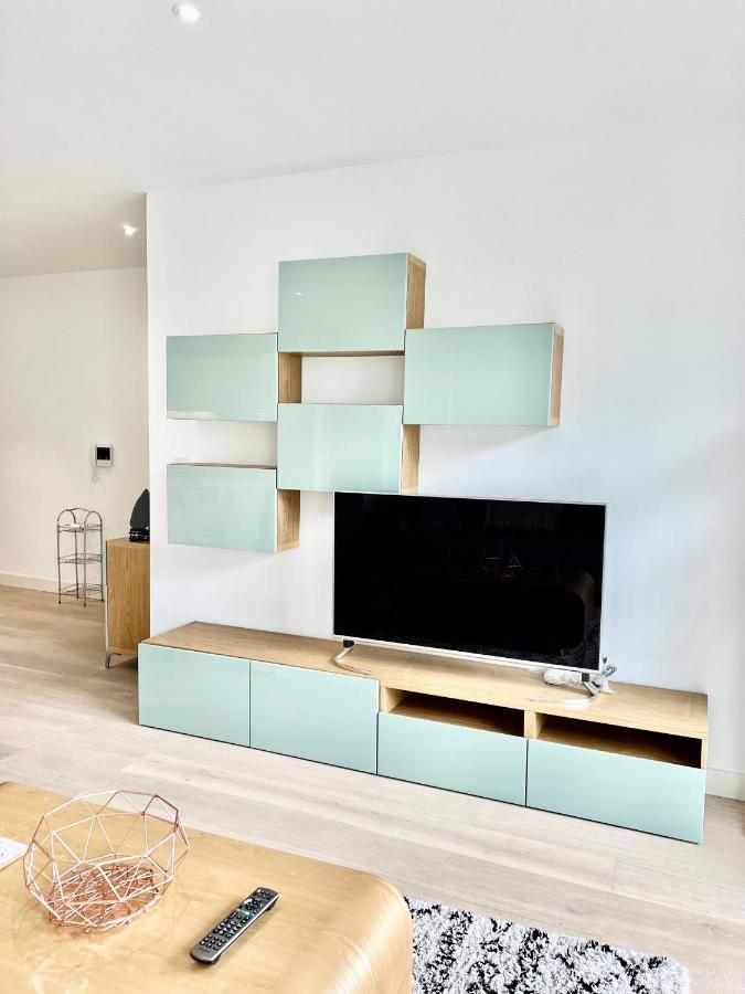 Luxury 2 Bedroom 2 Bathroom Apartment - London City Airport Екстер'єр фото