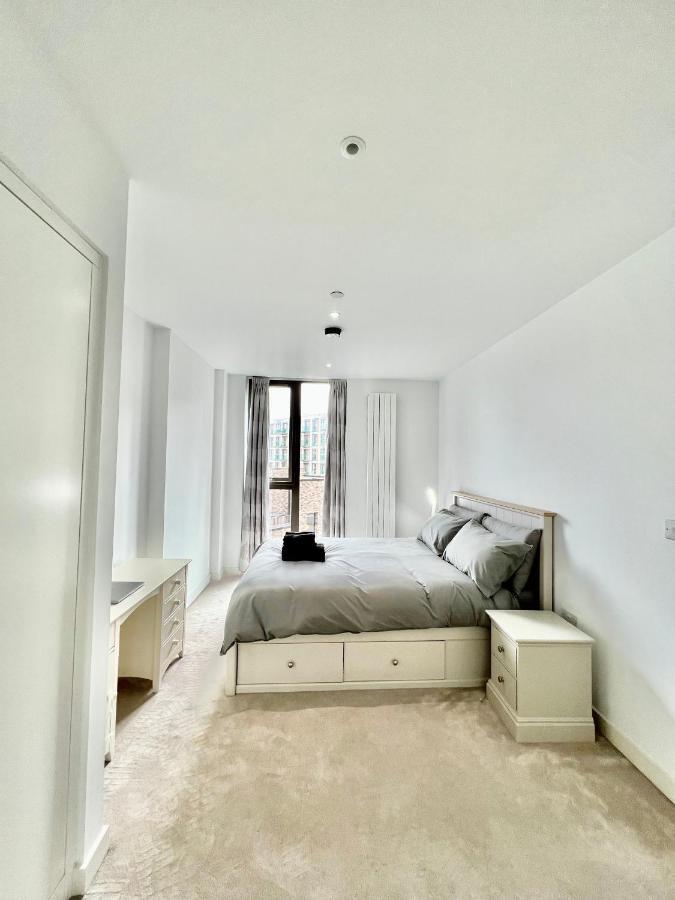 Luxury 2 Bedroom 2 Bathroom Apartment - London City Airport Екстер'єр фото