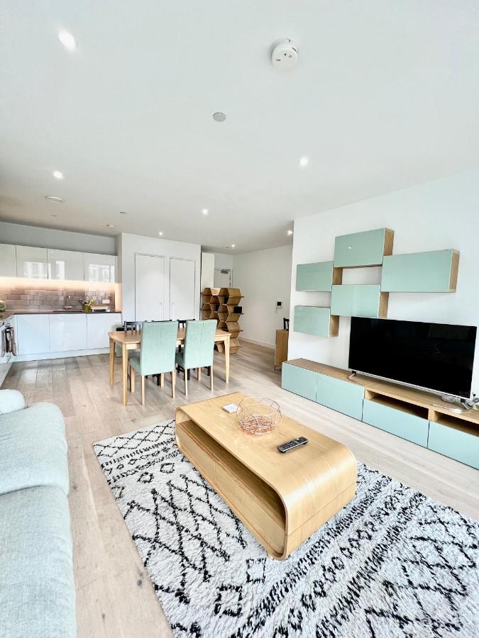 Luxury 2 Bedroom 2 Bathroom Apartment - London City Airport Екстер'єр фото