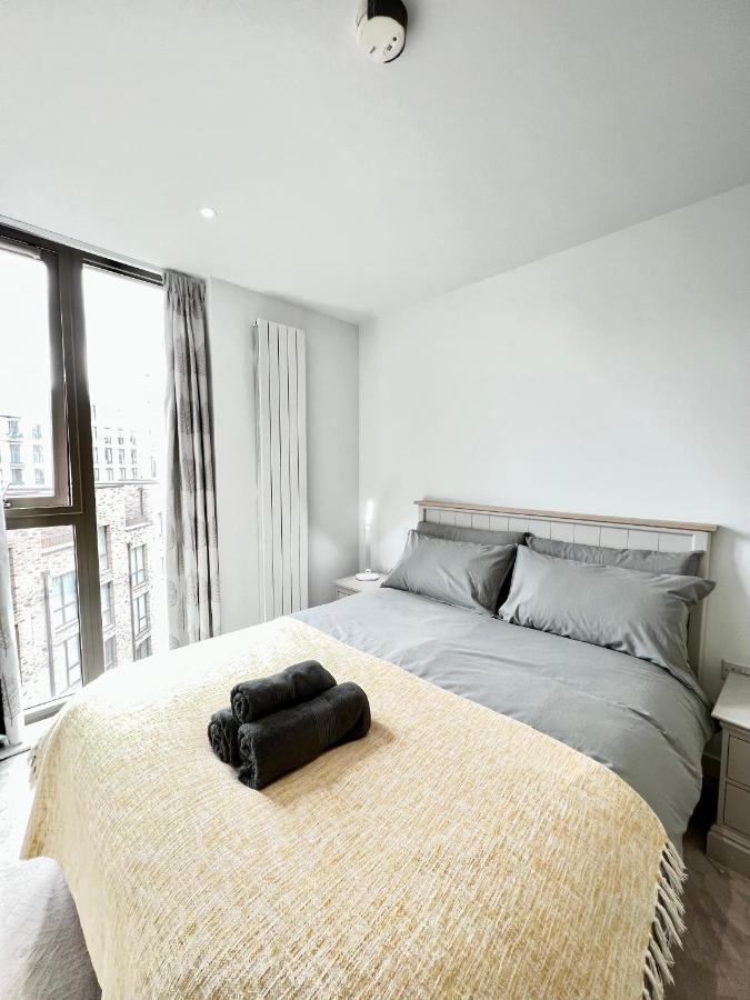 Luxury 2 Bedroom 2 Bathroom Apartment - London City Airport Екстер'єр фото