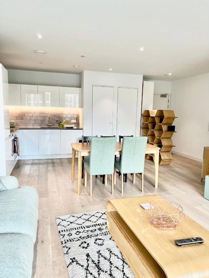 Luxury 2 Bedroom 2 Bathroom Apartment - London City Airport Екстер'єр фото