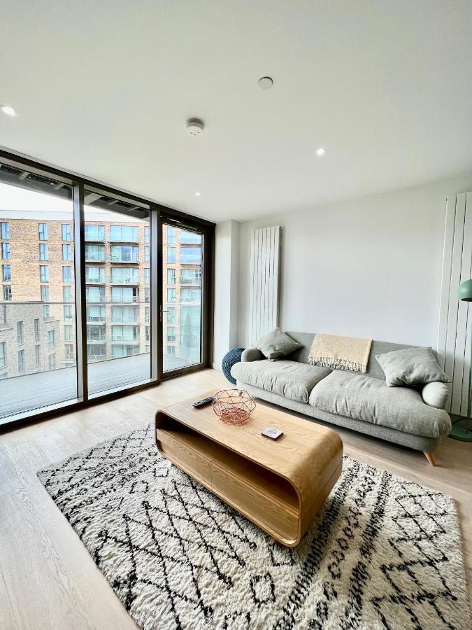 Luxury 2 Bedroom 2 Bathroom Apartment - London City Airport Екстер'єр фото