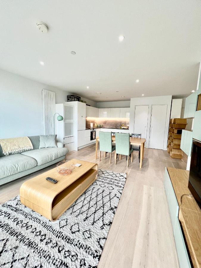 Luxury 2 Bedroom 2 Bathroom Apartment - London City Airport Екстер'єр фото