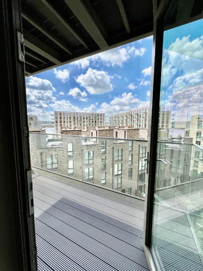 Luxury 2 Bedroom 2 Bathroom Apartment - London City Airport Екстер'єр фото
